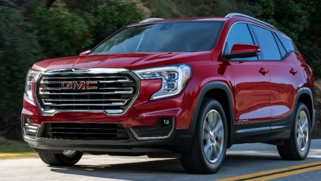 GM launching new customer software experience with redesigned Chevy, GMC pickups