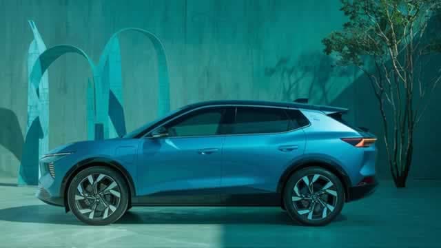 GM plans to sell its half of Indiana battery venture to Samsung SDI, Bloomberg News reports