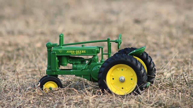 Deere's Profit Rises as Sales Climb