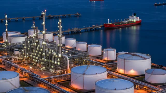 Oil Prices Fall as Traders Weigh Gulf Supply Recovery, Hormuz Attacks